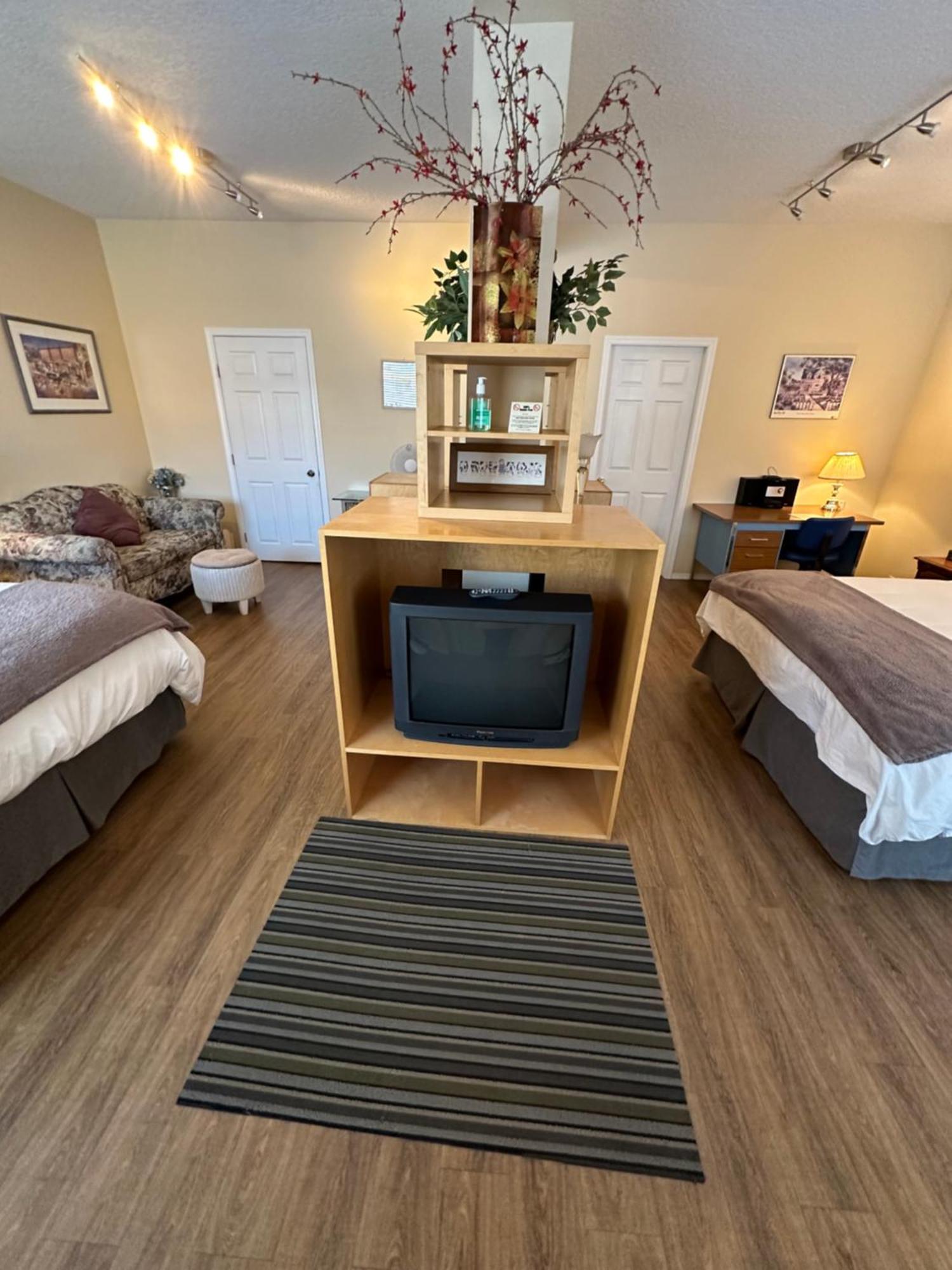Burns Lake Bed And Breakfast エクステリア 写真